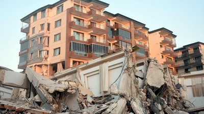 "Müteahhide inanıp dışarı çıkmadık, 2 blok yıkıldı!"