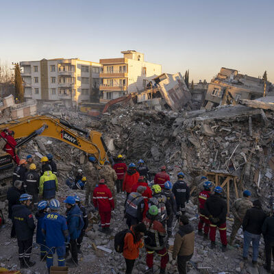 Deprem bölgesinde incelemede bulunan yer bilimci Prof. Dr. Sözbilir: İnsanlık suçunu paylaşalım!