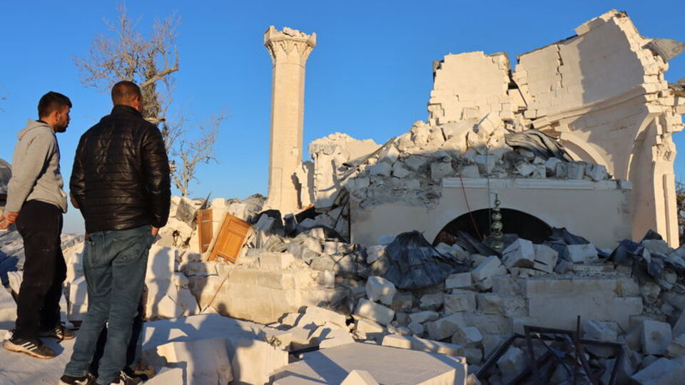 Depremde Hazreti Ukkaşe Türbesi de yıkıldı