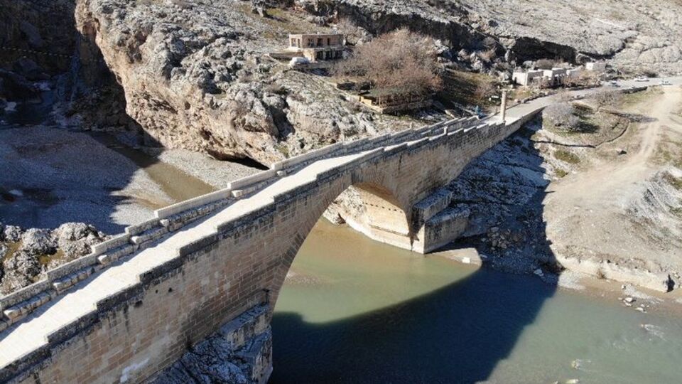 1800 yıl önce Roma döneminde yapılmıştı! O köprüde hasar yok!