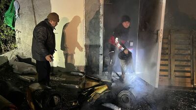 Şantiyedeki yangında personel yatakhanesi yandı