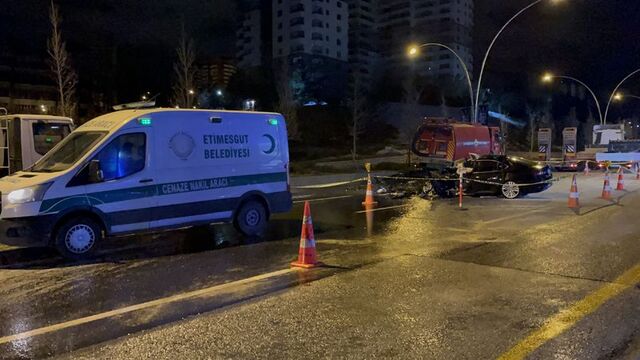 Otomobil sulama tankerine çarptı: 1 ölü