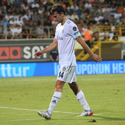 Beşiktaş 2 ayrılığı açıkladı!