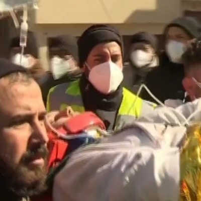 Depremin 261. saatinde iki kişi daha kurtarıldı