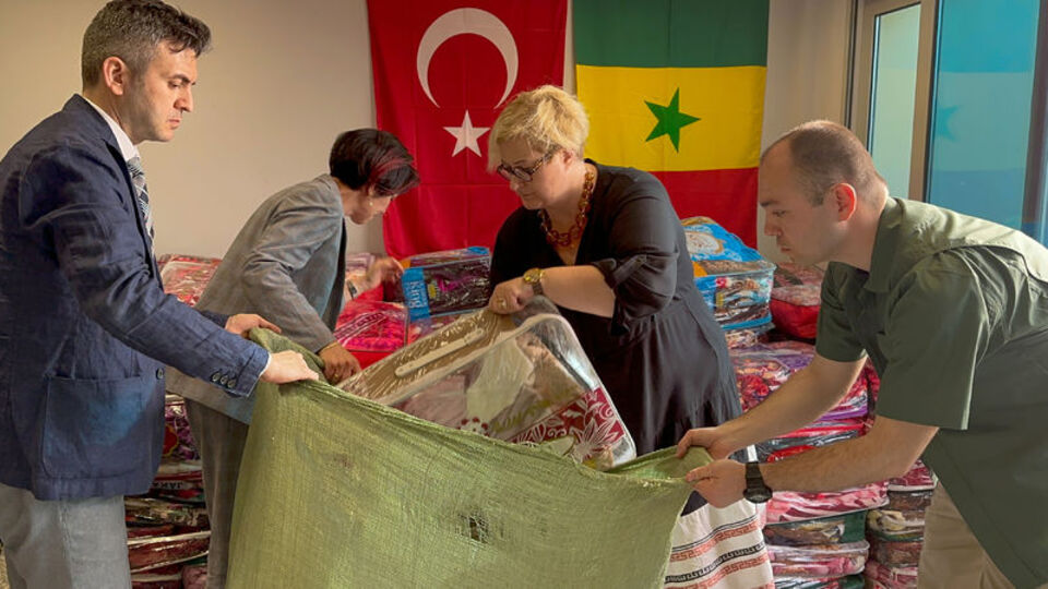 Senegal'den depremzedeler için 3 tonluk ayni yardım