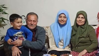 3 evladını deprem aldı! Yürek yakan acı!