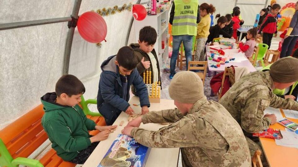 Mehmetçik, Gaziantep'te çadır anaokulu kurdu
