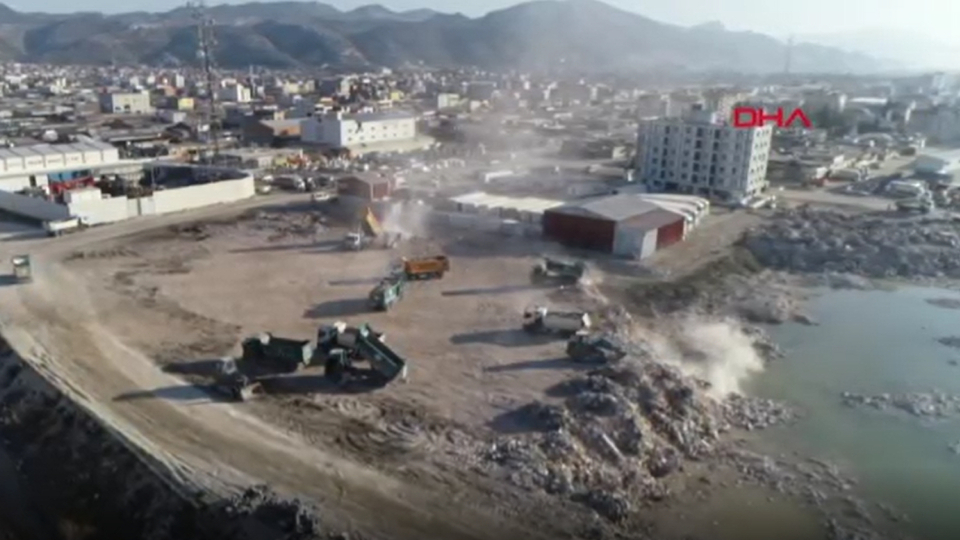 Hatay'da enkazlar kaldırılıyor! O alana boşaltılıyor