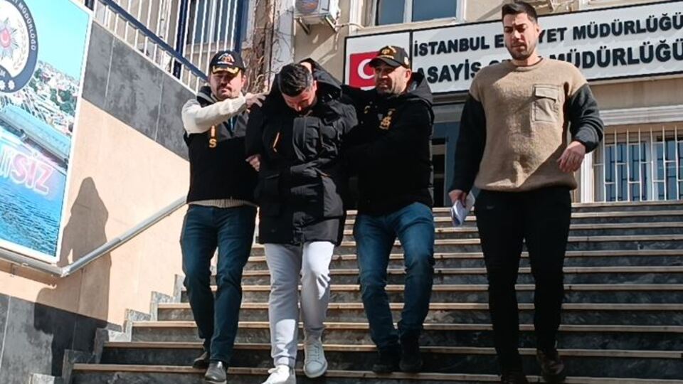 Enkaz bölgesinde sahte doktor şoku! Yetmemiş bir de dolandırmış!