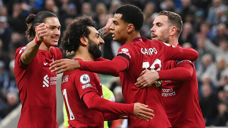 Newcastle'ı 17 maç sonra Liverpool devirdi