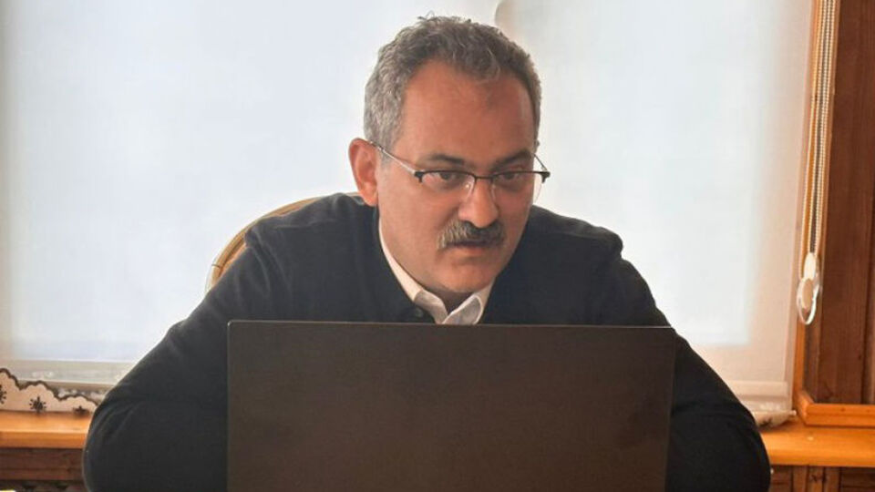 Bakan Özer, depremin vurduğu 11 ilin milli eğitim müdürüyle görüştü