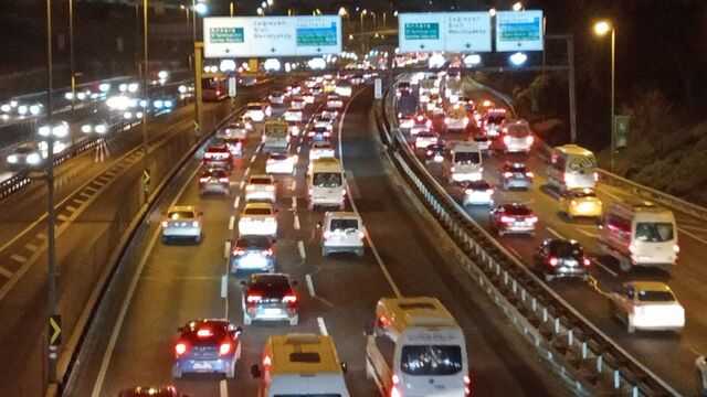Okullar açıldı, trafik yoğunluğu başladı