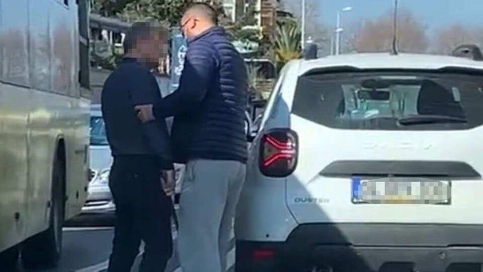 Ters yöne giren sürücü baltayla saldırdı!