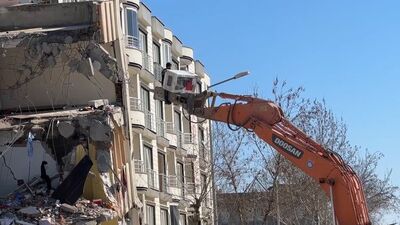 Canını tehlikeye atan depremzede 'pes' dedirtti