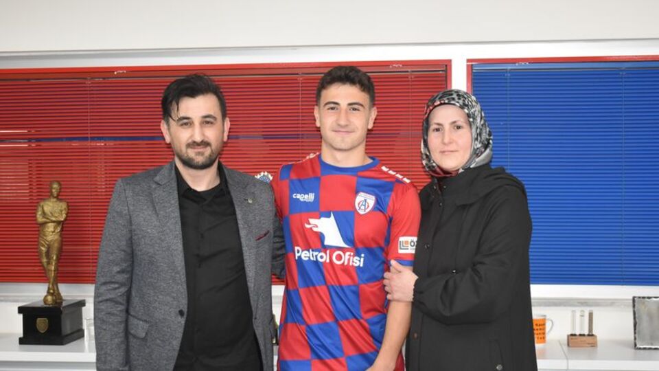 Altınordu'da Mustafa profesyonel oldu