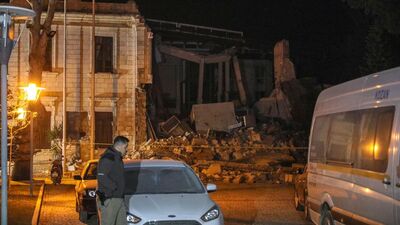 Hatay Valilik binası ağır hasarlı