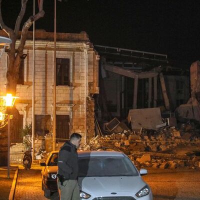 Hatay Valilik binası ağır hasarlı
