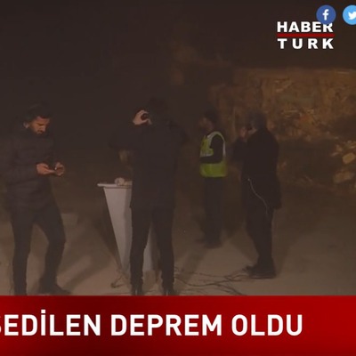 Habertürk ekibi canlı yayında depreme yakalandı