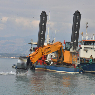 Yardım gemileri için balıkçı barınağı derinleştiriliyor