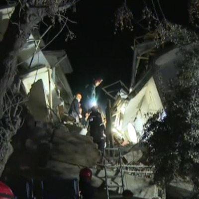 Hatay'da enkaz altında kalan 3 kişiden birinin cansız bedenine ulaşıldı