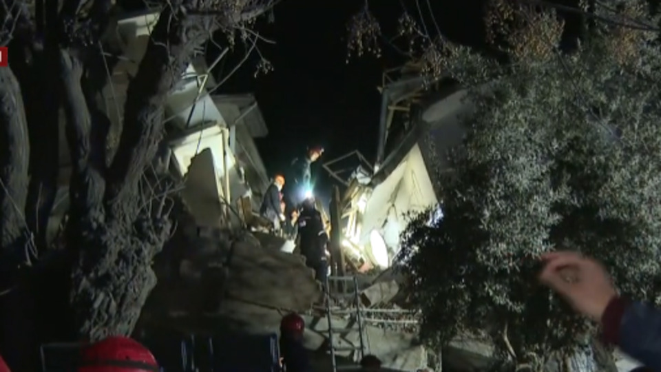 Hatay'da enkaz altında kalan 3 kişiden birinin cansız bedenine ulaşıldı