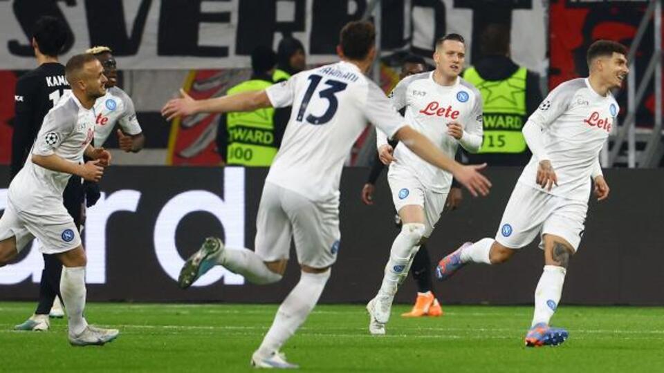 Napoli, Almanya'da avantajı kaptı