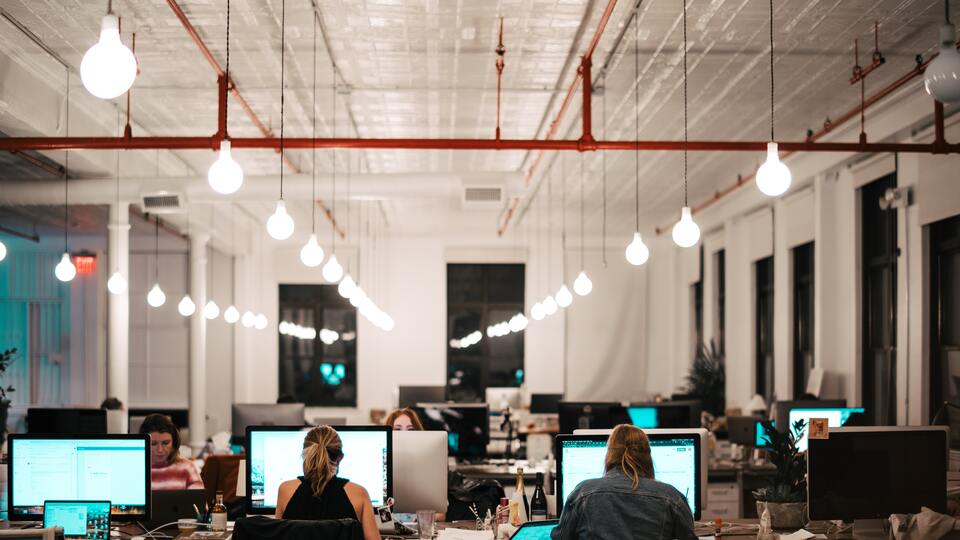 İngiltere'de 4 gün çalışmaya devam kararı