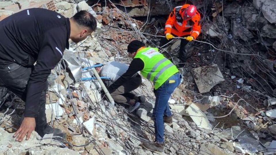 Jeofizik Mühendisleri Odası İzmir Şube Başkanı Sinancan Öziçer inceledi! İşte öldüren hatalar!