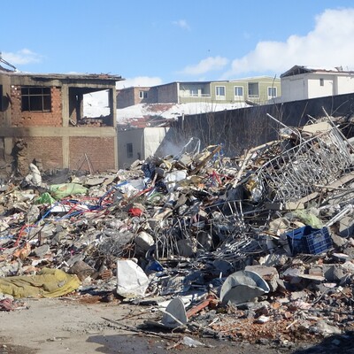 Çöken şehir! İlçenin yarısı yıkıldı
