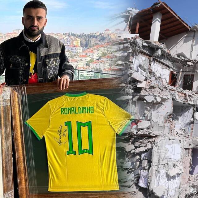 Depremzedeler için Messi ve Ronaldinho imzalı formaları sattı