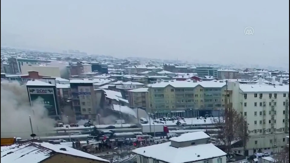 Binalar bir bir çöktü! Drone görüntüledi