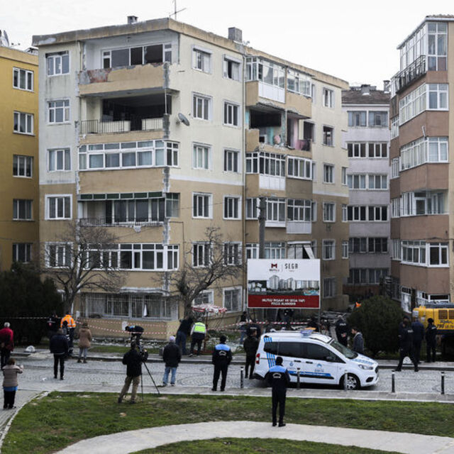 İstanbul'da riskli bulunan 48 yıllık sitede yıkım