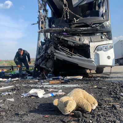 Depremzede öğrencileri taşıyordu! Kahreden kazada ölü ve yaralılar var