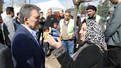 11. Cumhurbaşkanı Gül, deprem bölgesinde