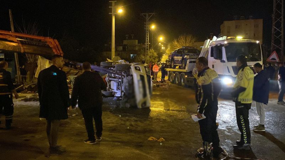 Osmaniye'de zincirleme kaza: 2 ölü, 3'ü asker 4 yaralı