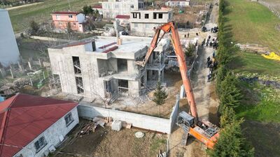 Büyükçekmece'de kaçak 32 yapının yıkımına başlandı