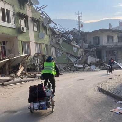 Afet bölgesindekiler için pedal çeviriyorlar