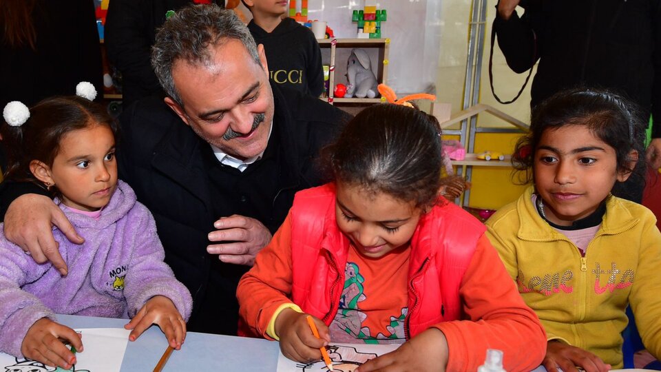 MEB, deprem yaralarını sarmak için tüm birimleriyle seferberlik halinde