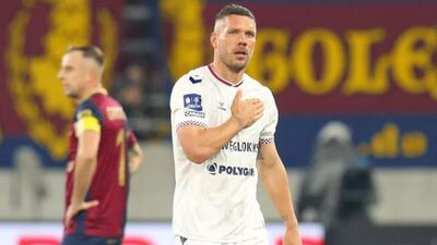 Poldi'den depremzedelere 2 milyon TL