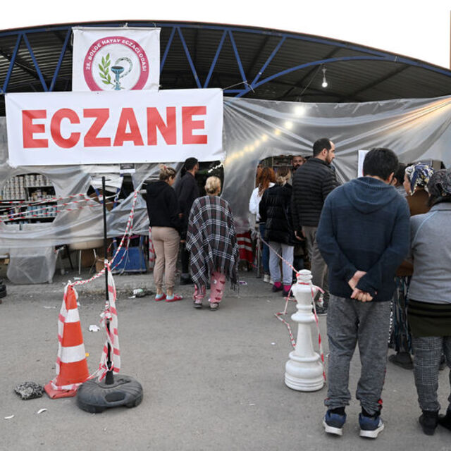 Türk Eczacıları Birliği 10 ilde 26 sahra eczanesi kurdu