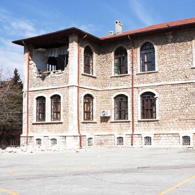 1933 yılında yapılan okul depremlerde yıkılmadı