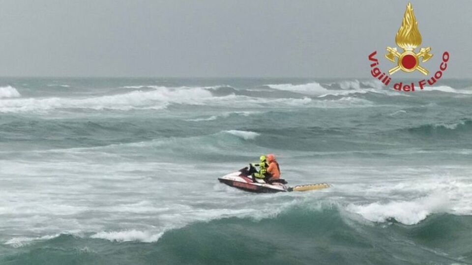 İtalya açıklarında göçmen teknesi battı