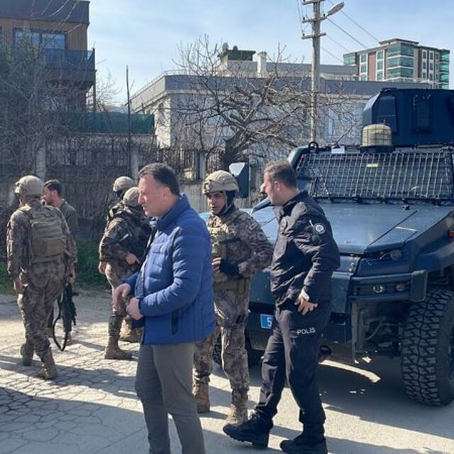 Eşinin rehin aldığı anne ve 3 çocuğu kurtarıldı