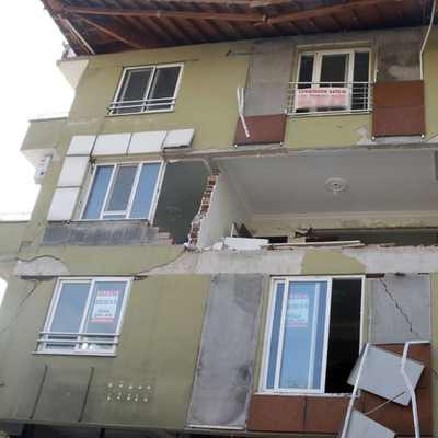 Hayalet kente dönen Hatay'da 'Kiralık' ve 'Satılık' yazıları...