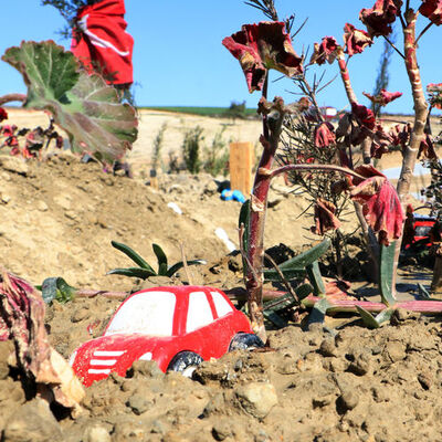 Bu acıya yürek dayanmaz! Yer: Adana'daki Kabasakal Mezarlığı...