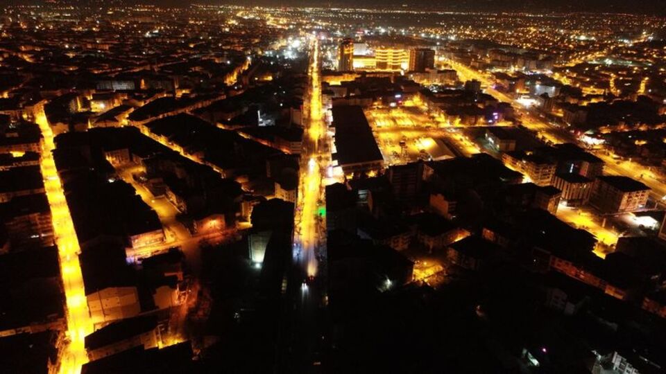 Malatya'da sokak lambaları yanıyor ama...