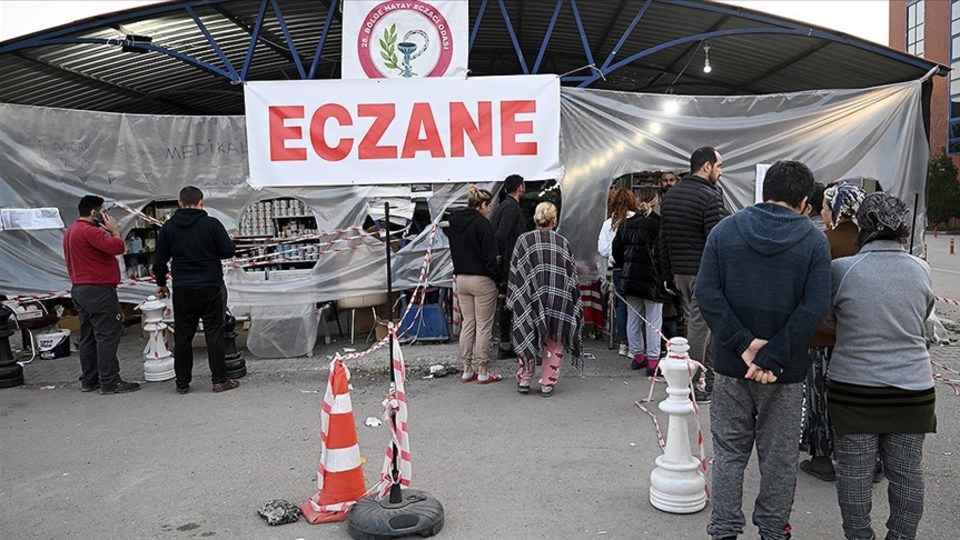 TEB depremzedelerin ilaca erişimi için 10 ilde 26 sahra eczanesi kurdu