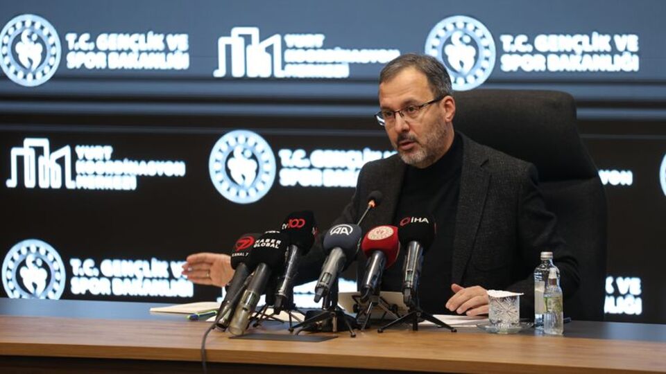 "Spor sahaları siyaset alanı değildir!"