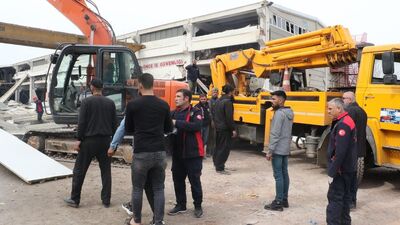 Kahramanmaraş'ta işçiler enkaz altında kaldı: 1 ölü, 4 yaralı