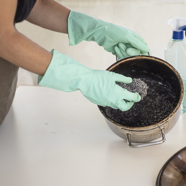 Yanmış tencere nasıl temizlenir?